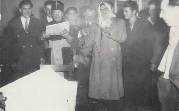 Bál és bőgőtemetés. Forrás: IM NGy. Fotótár.