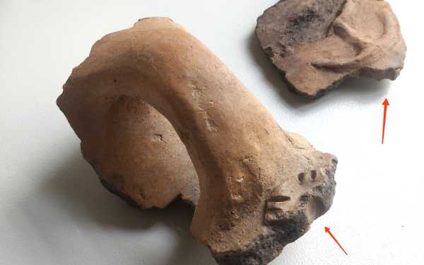 6. kép: Két kerámiatöredék a 41. objektumból az M8/3. sz. lelőhelyről Kisapostag határában.