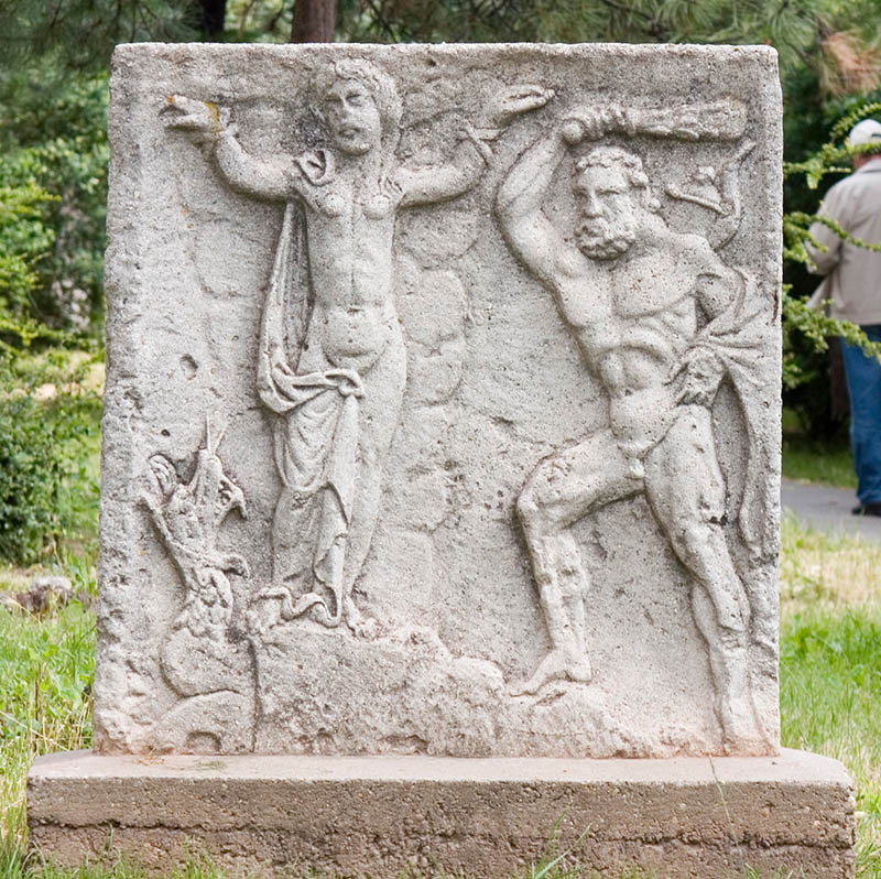 Hercules megszabadítja Hesionét bilincseitől és a tengeri szörnytől.